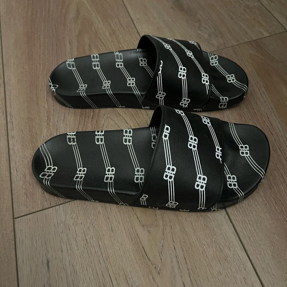 Balenciaga slides 41 - Picture 3 of 3